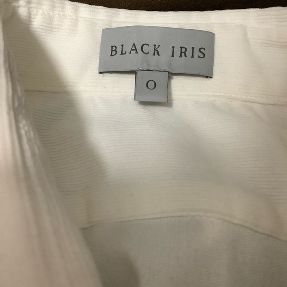Black Iris  Button-up Top in White  (W334) - Picture 7 of 12